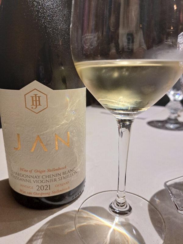 Van laventellande en pastis tot nostalgie en goeie SA wyne Voertaal